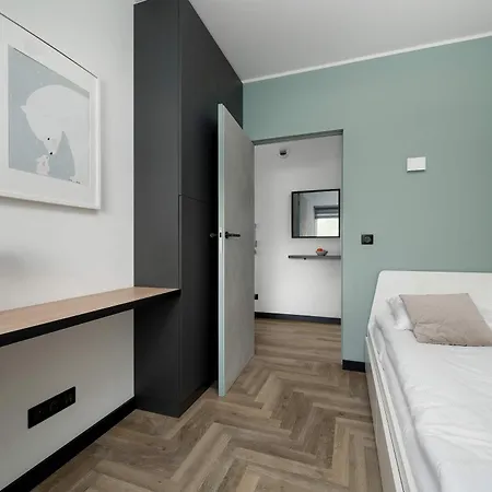 Apartman Przestronny Z Ogrodem By Renters *