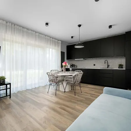 Apartman Przestronny Z Ogrodem By Renters