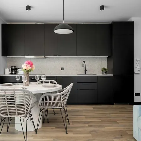 Apartman Przestronny Z Ogrodem By Renters